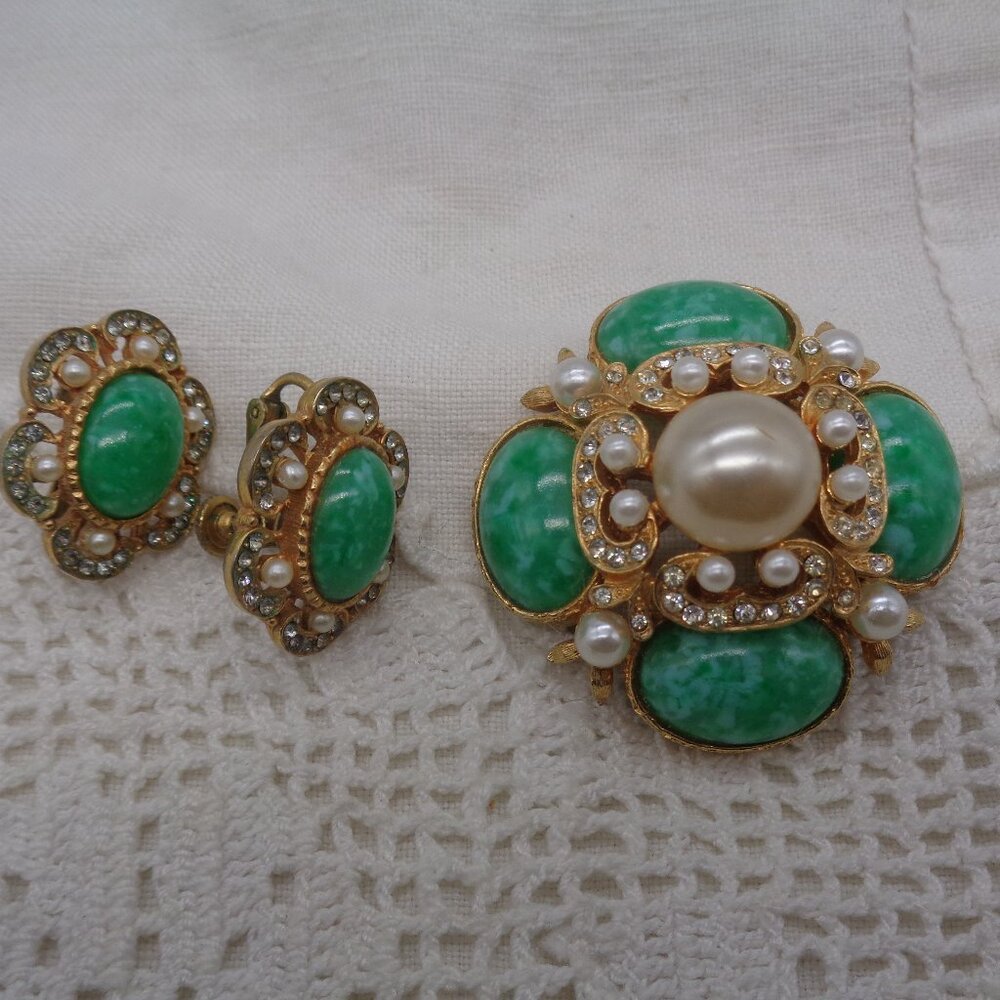 Vintage MARVELLA Green Glass Cabochon & Faux Pearl BROOCH & EARRINGS Set